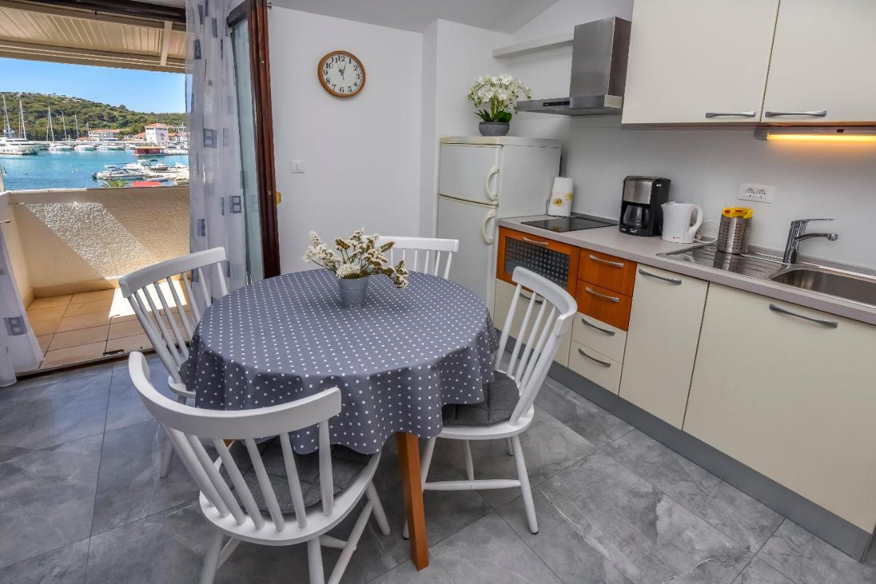 Apartments Sime Рогозница Екстериор снимка