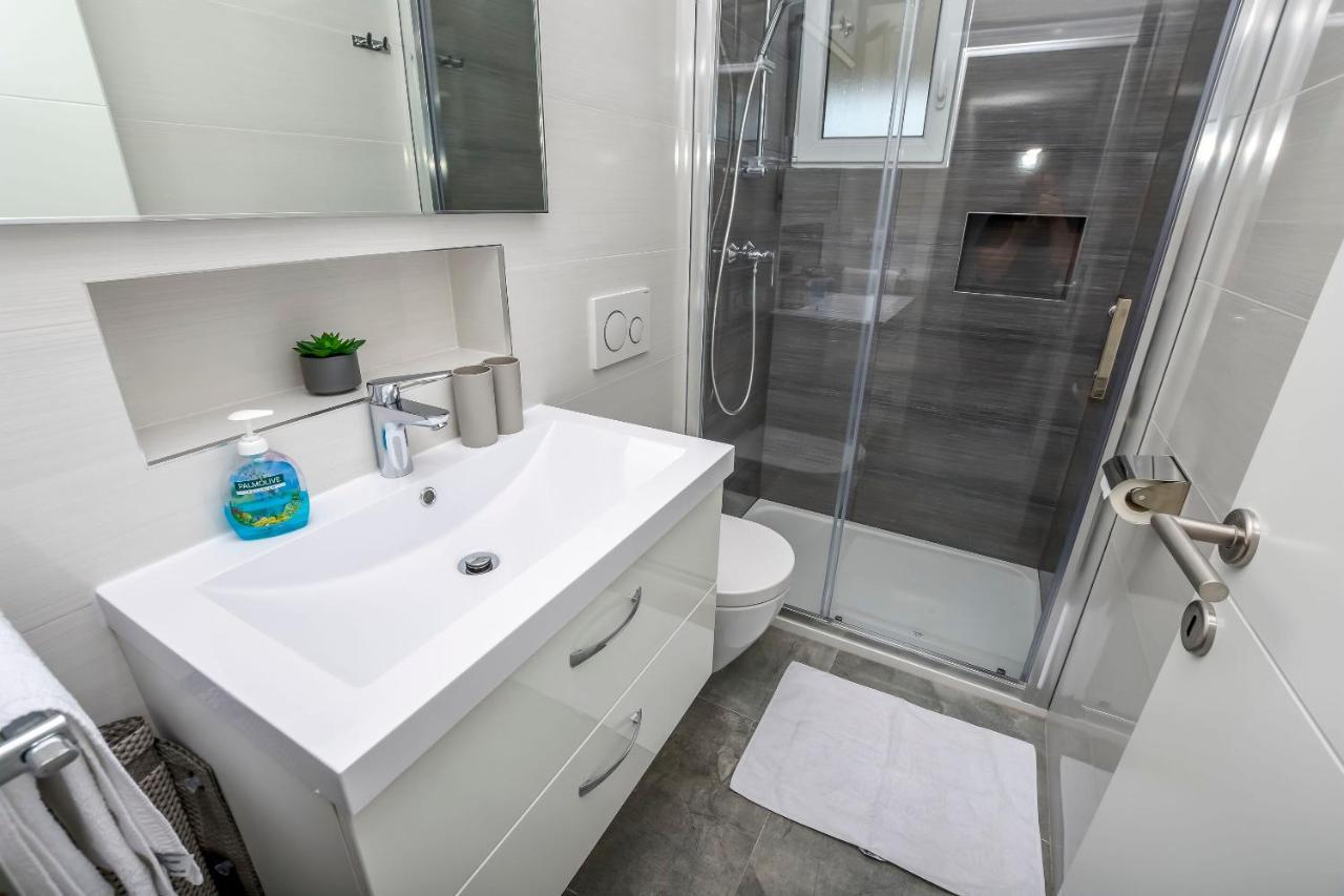 Apartments Sime Рогозница Екстериор снимка