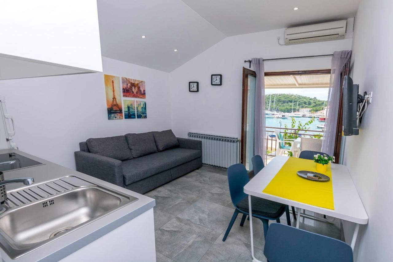 Apartments Sime Рогозница Екстериор снимка
