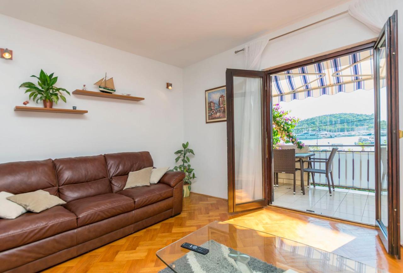 Apartments Sime Рогозница Екстериор снимка