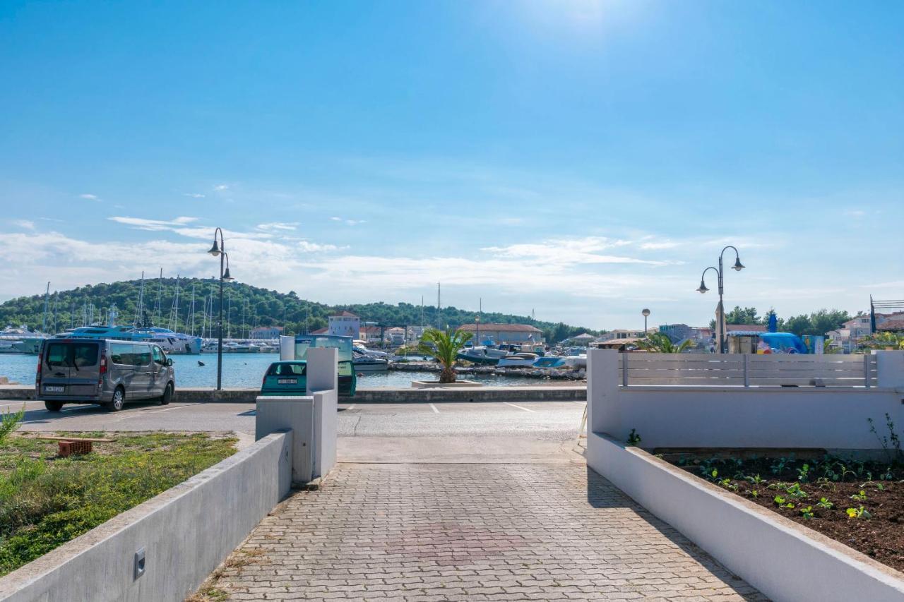 Apartments Sime Рогозница Екстериор снимка