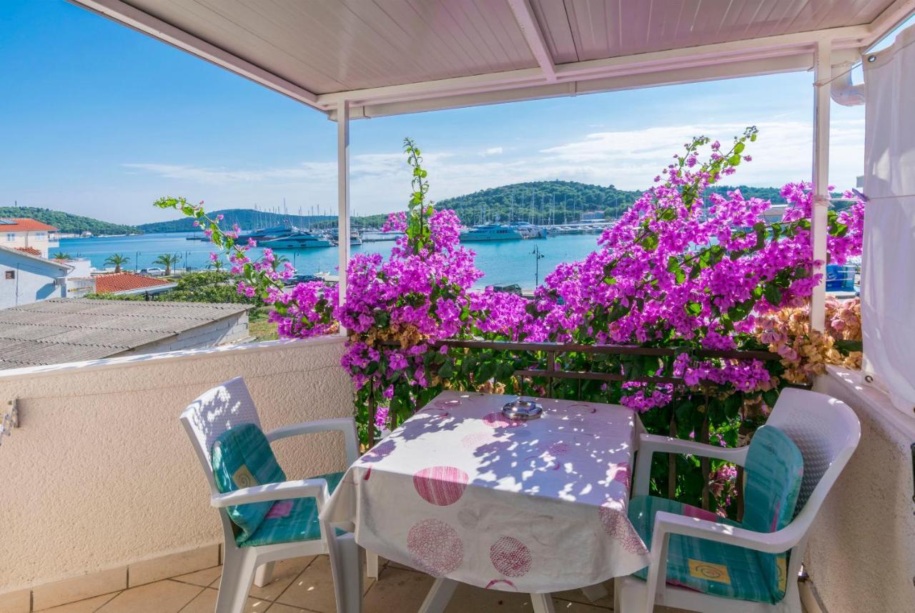 Apartments Sime Рогозница Екстериор снимка