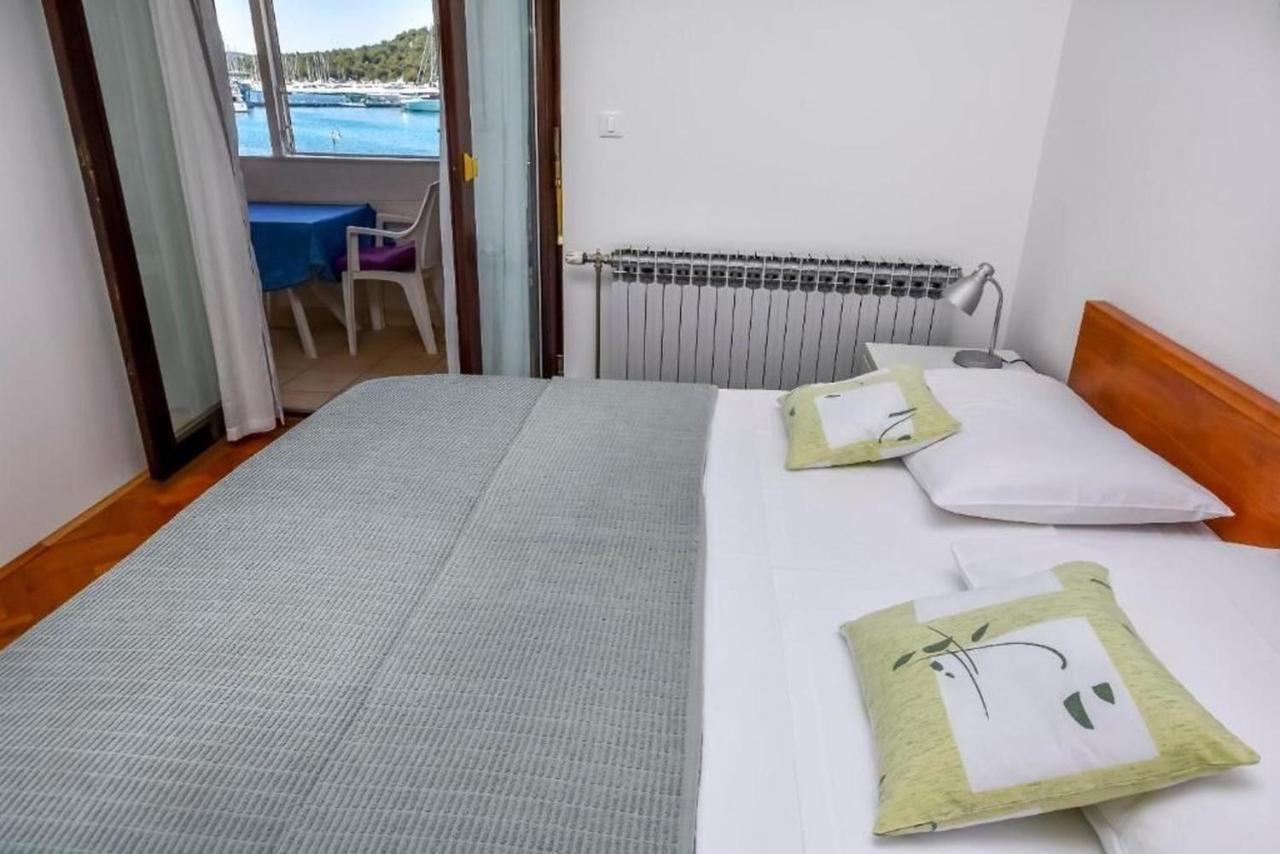 Apartments Sime Рогозница Екстериор снимка